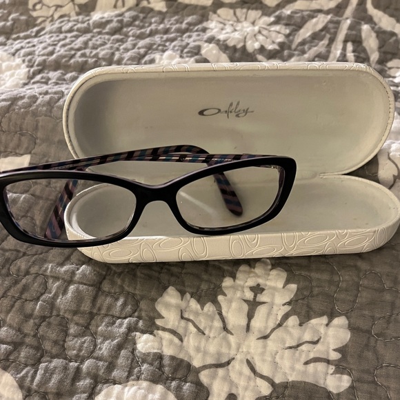 Oakley Accessories - oakley eye glass frames with case